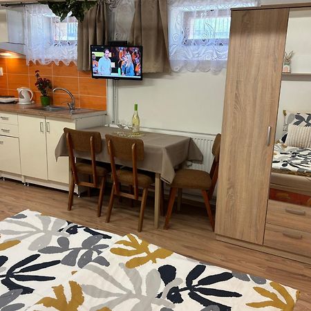 Apartmanovy Dom Grand Štúrovo Exteriör bild