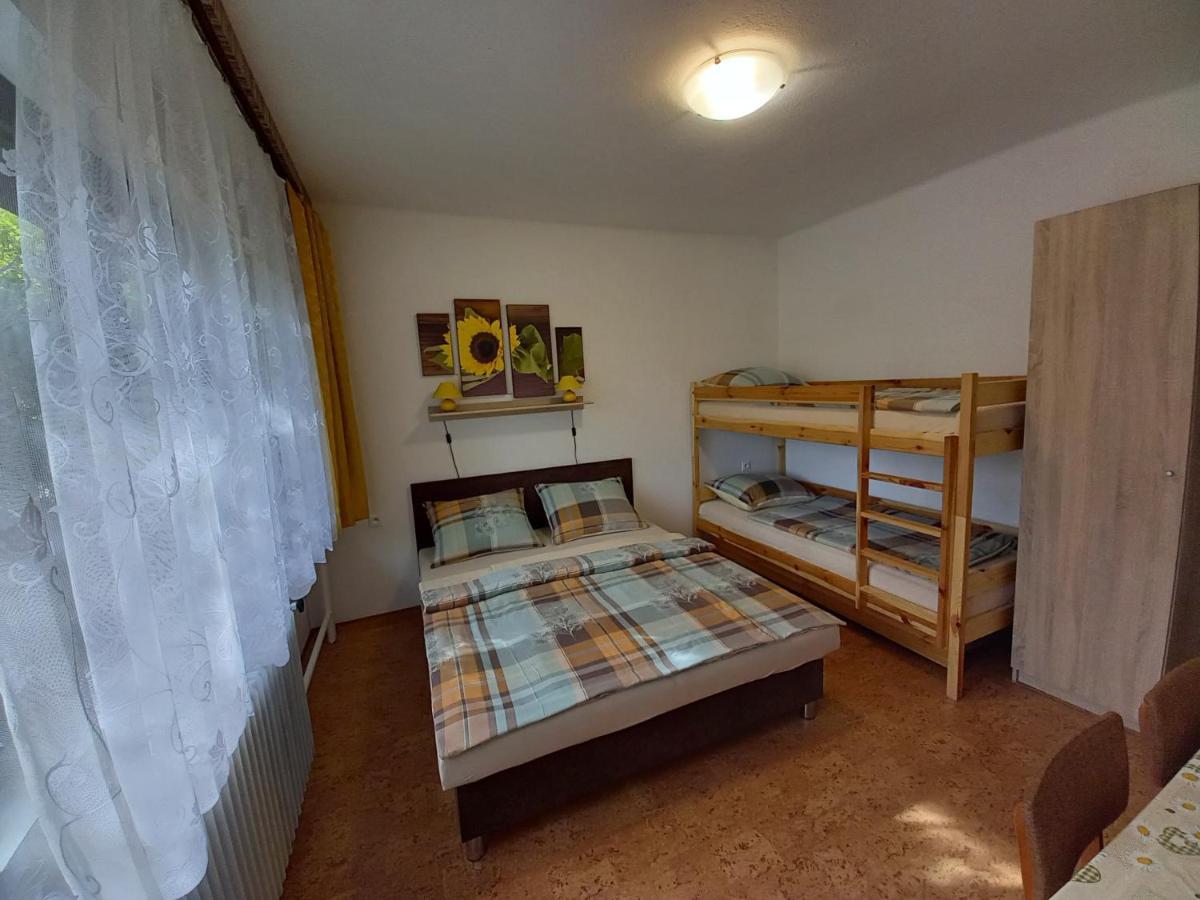 Apartmanovy Dom Grand Štúrovo Exteriör bild