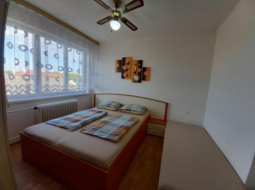 Apartmanovy Dom Grand Štúrovo Exteriör bild