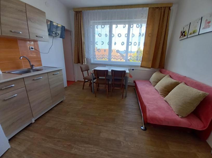 Apartmanovy Dom Grand Štúrovo Exteriör bild