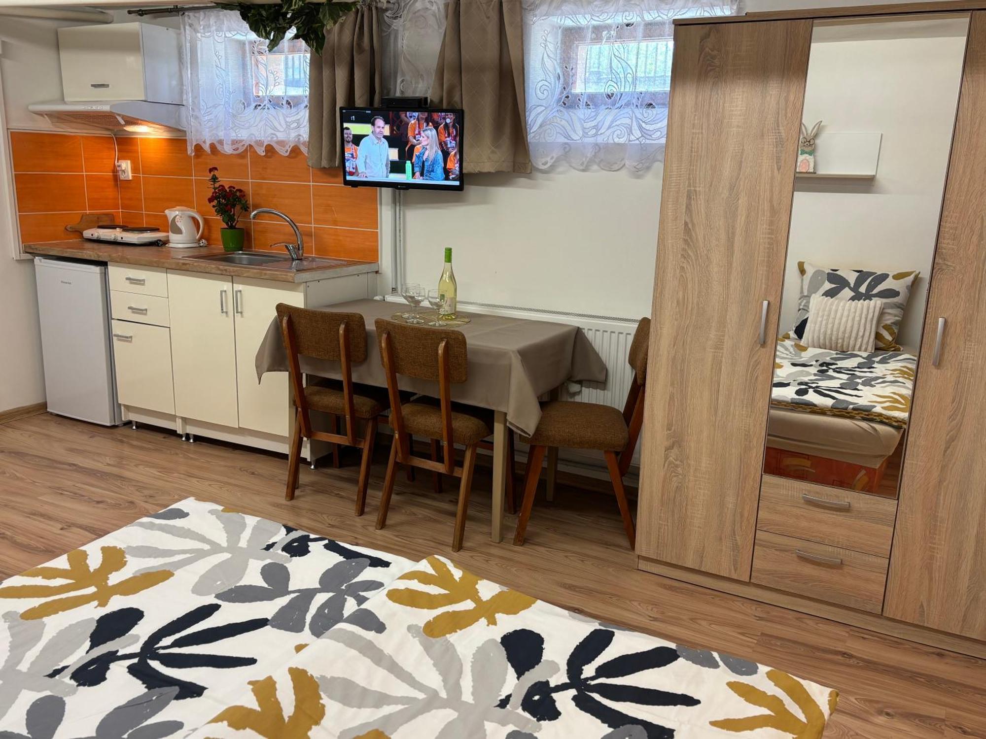 Apartmanovy Dom Grand Štúrovo Exteriör bild