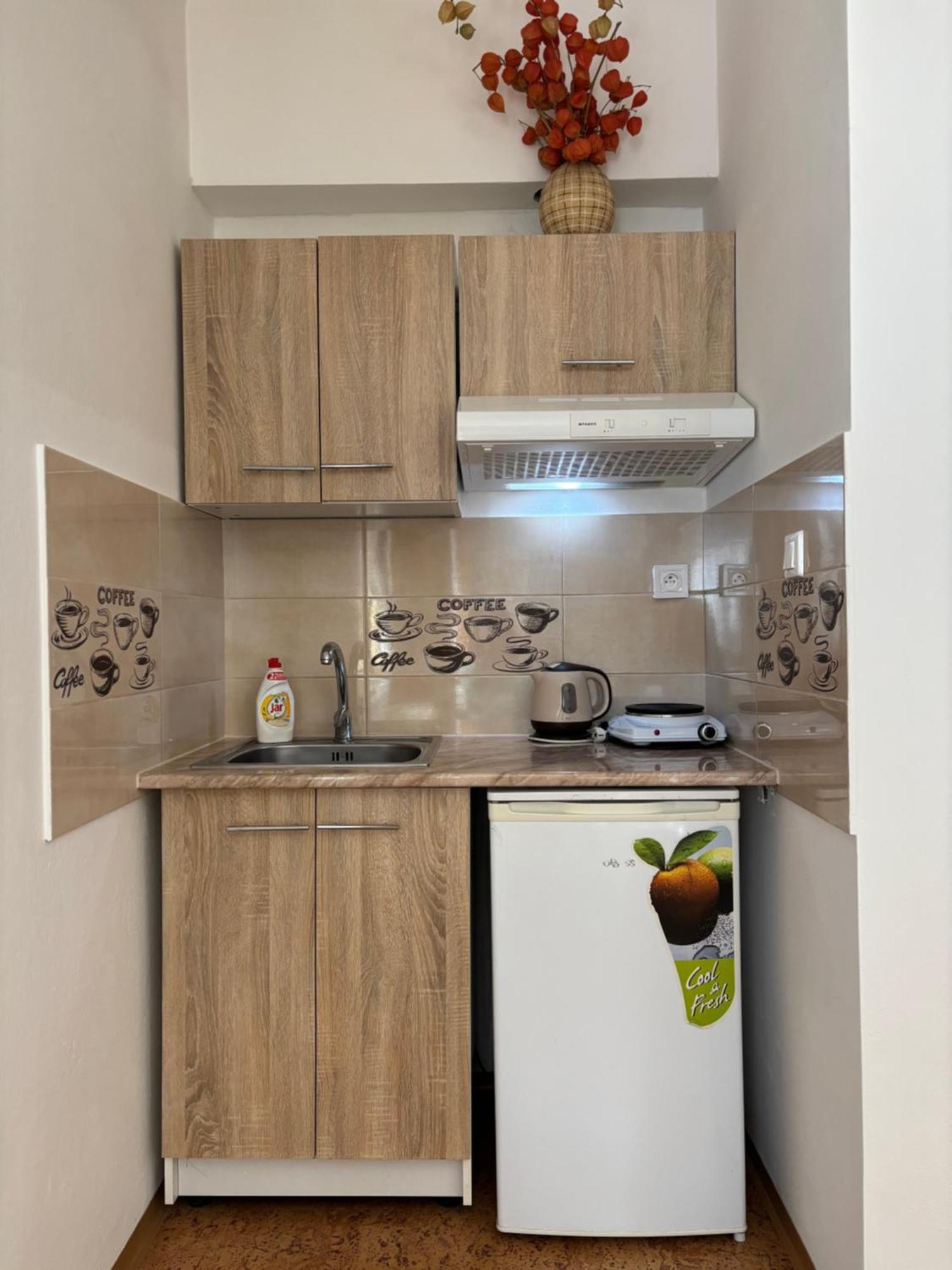 Apartmanovy Dom Grand Štúrovo Exteriör bild