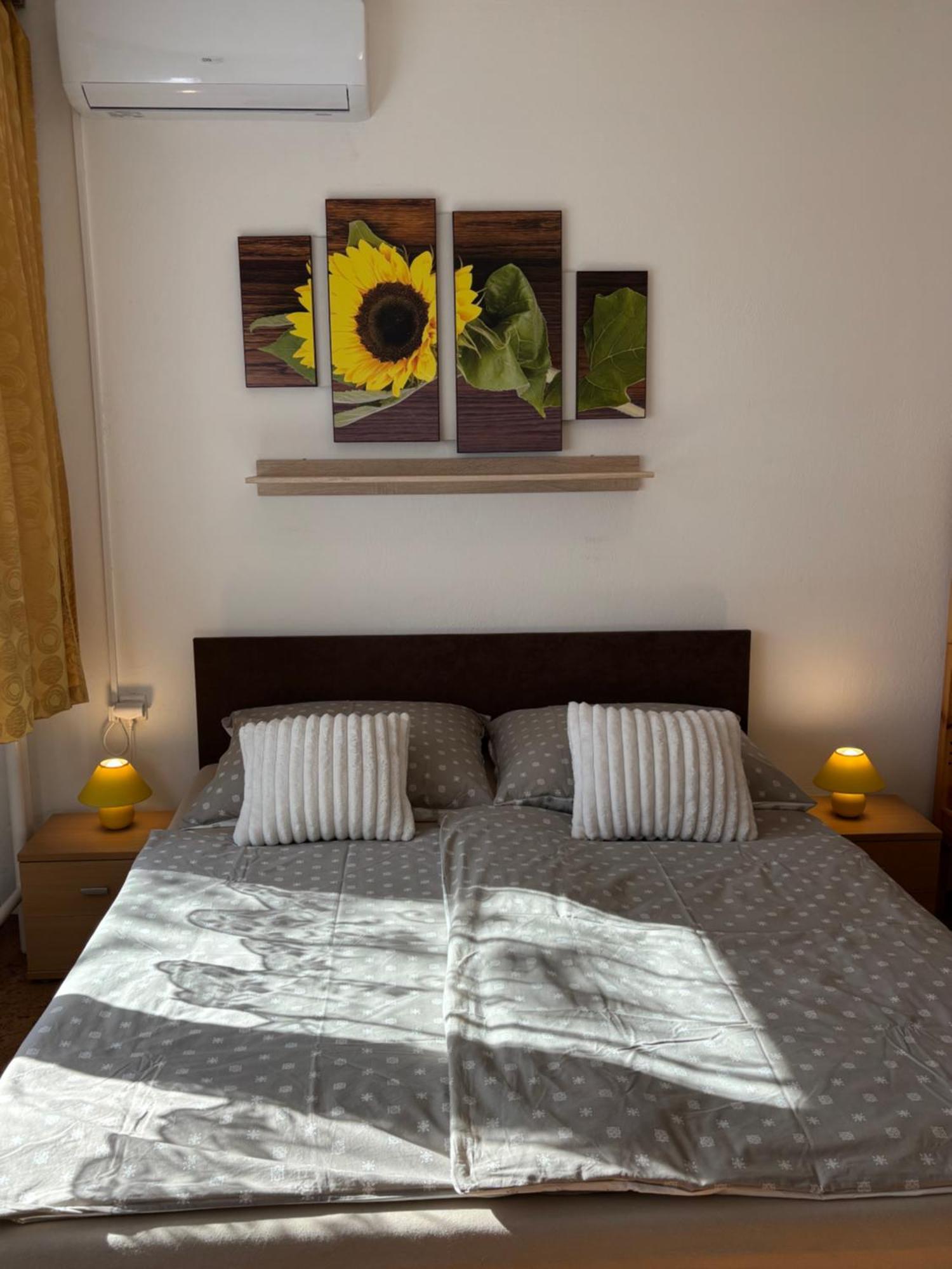 Apartmanovy Dom Grand Štúrovo Exteriör bild