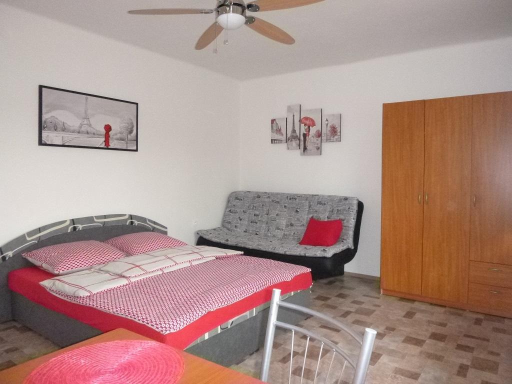 Apartmanovy Dom Grand Štúrovo Exteriör bild