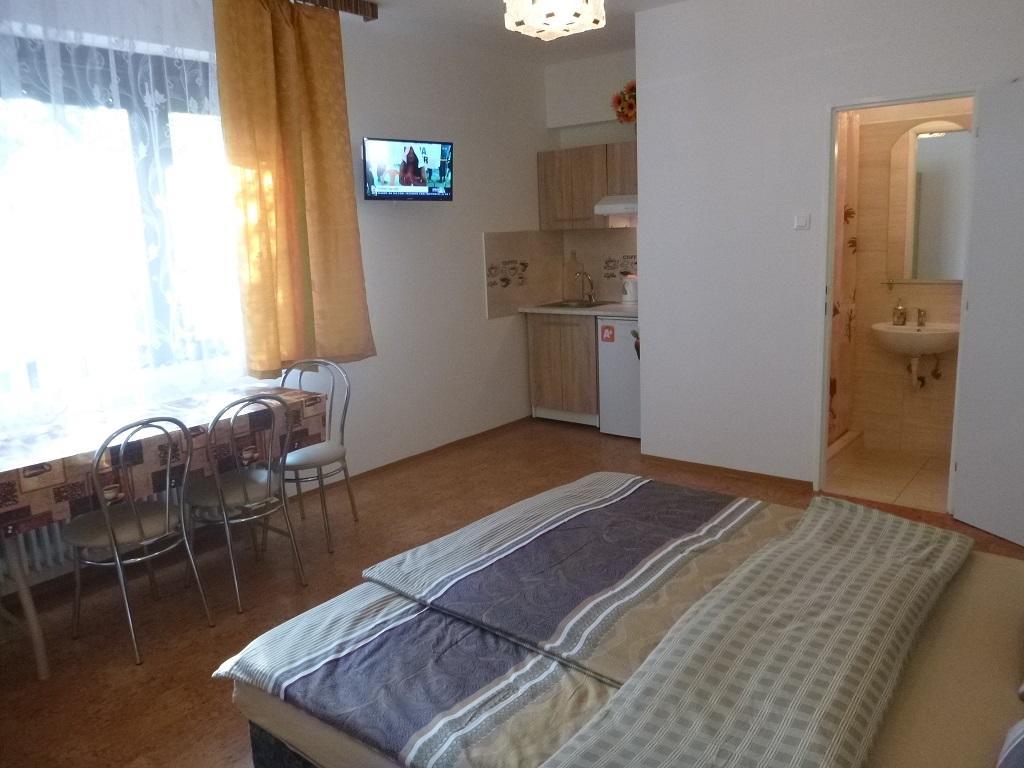 Apartmanovy Dom Grand Štúrovo Exteriör bild