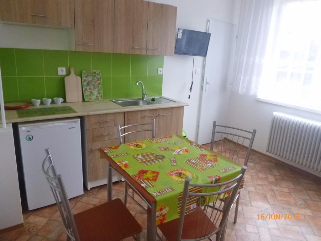 Apartmanovy Dom Grand Štúrovo Exteriör bild