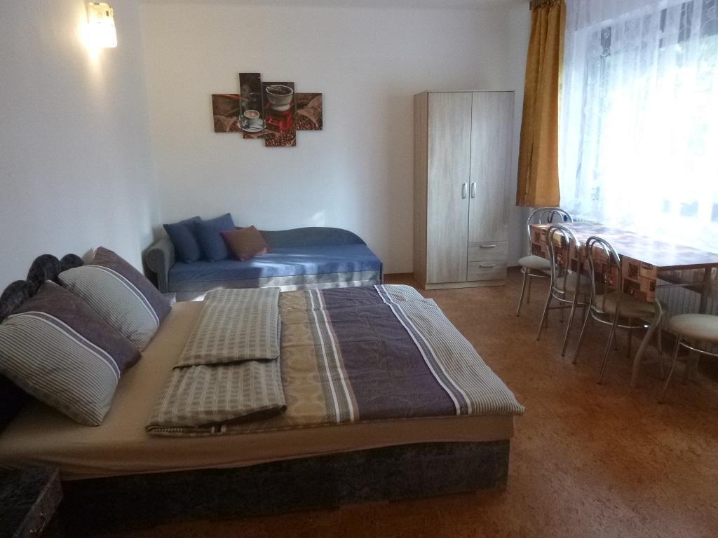 Apartmanovy Dom Grand Štúrovo Exteriör bild