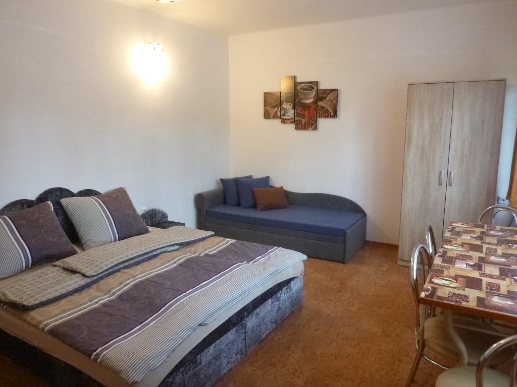 Apartmanovy Dom Grand Štúrovo Exteriör bild