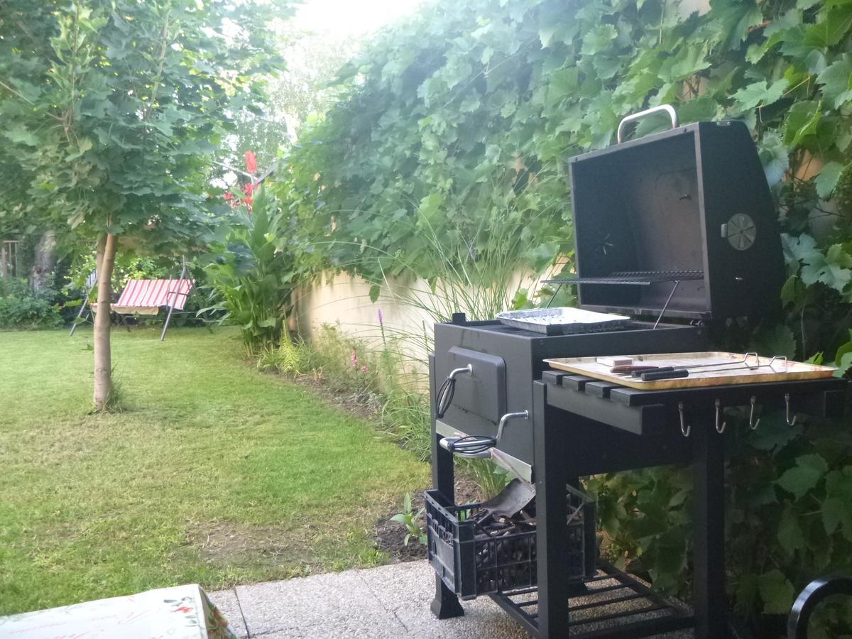 Apartmanovy Dom Grand Štúrovo Exteriör bild