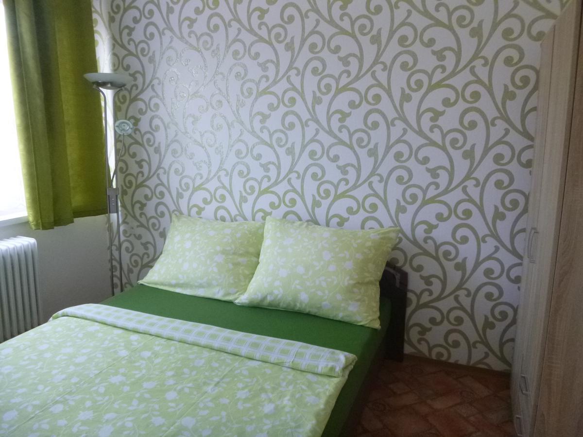 Apartmanovy Dom Grand Štúrovo Exteriör bild