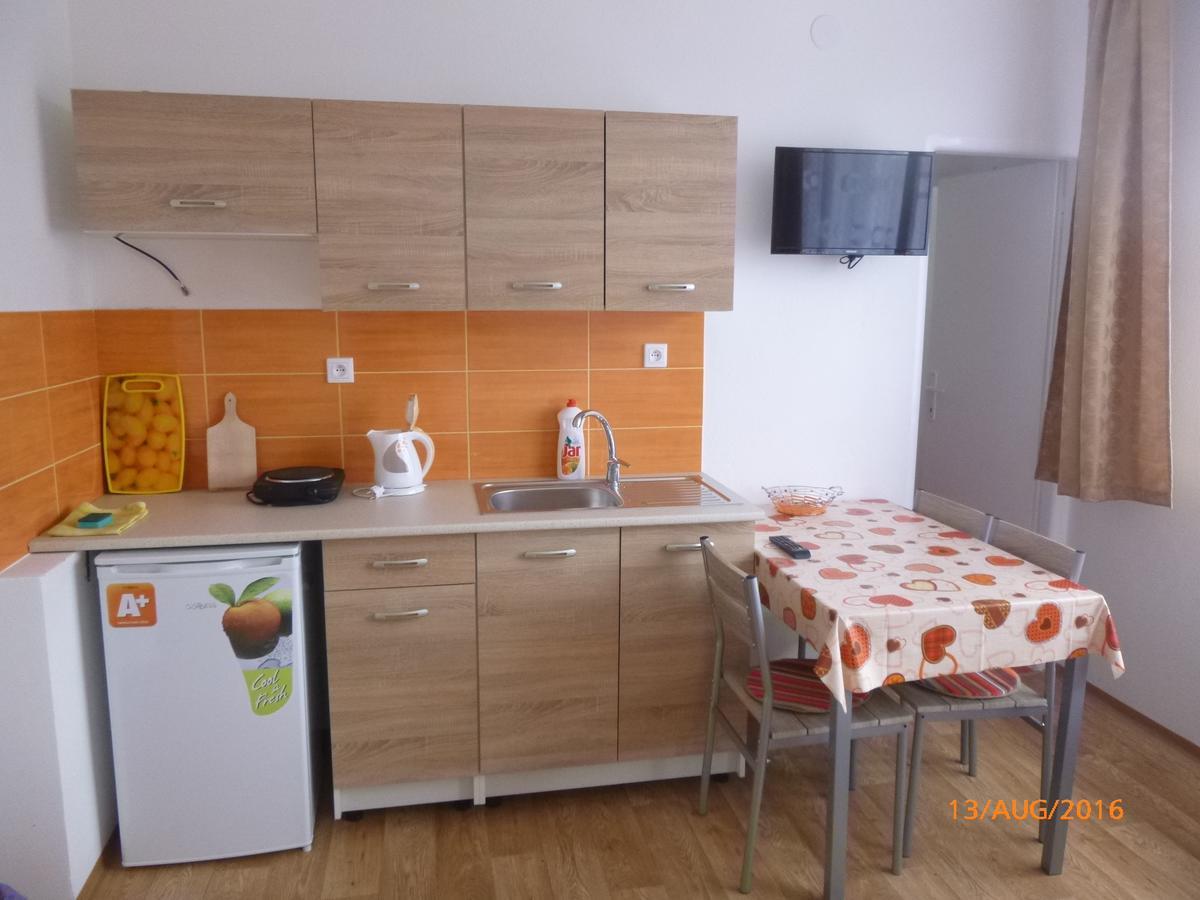 Apartmanovy Dom Grand Štúrovo Exteriör bild