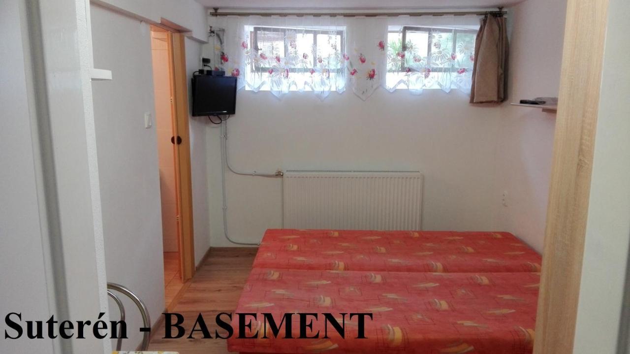 Apartmanovy Dom Grand Štúrovo Exteriör bild