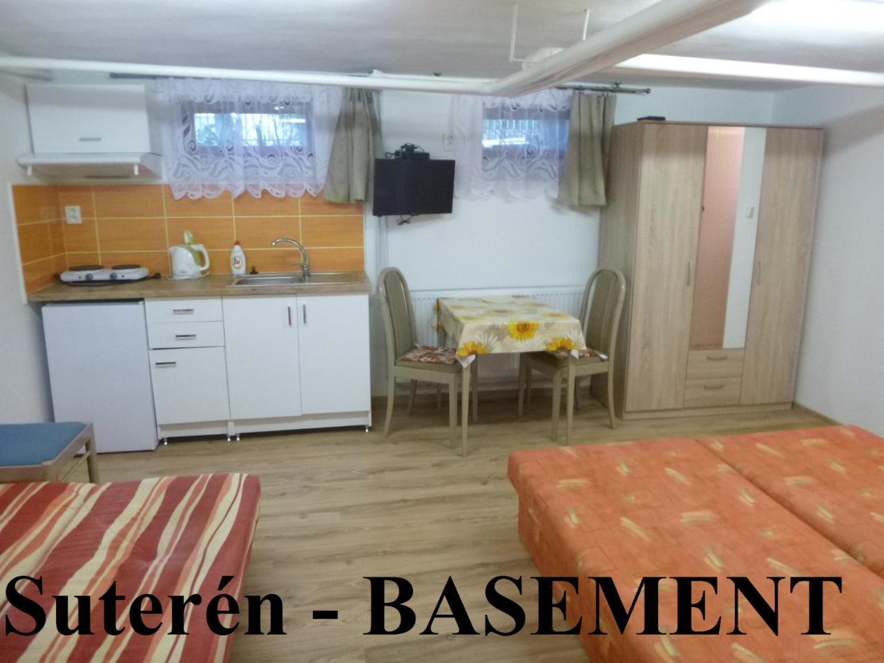 Apartmanovy Dom Grand Štúrovo Exteriör bild