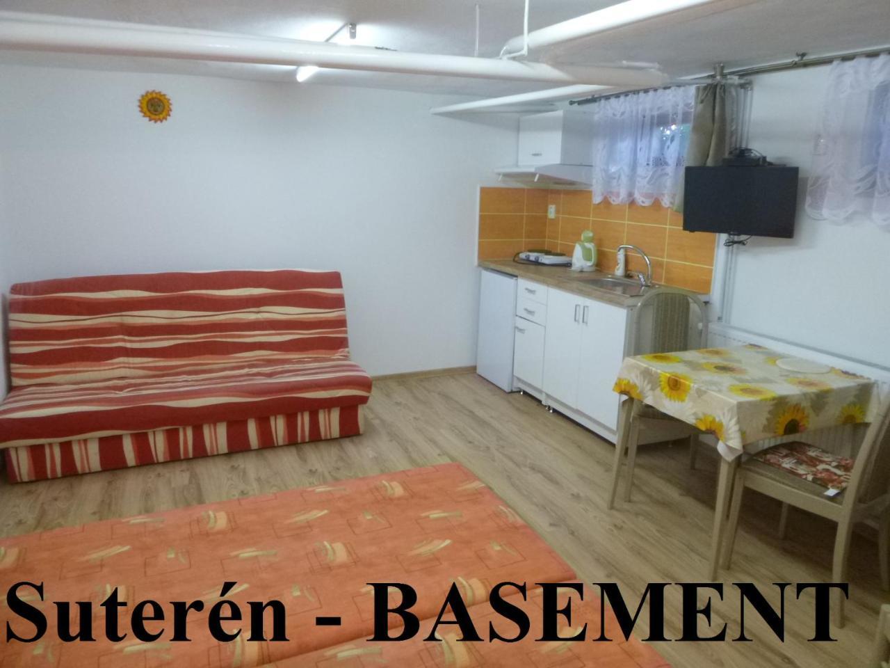 Apartmanovy Dom Grand Štúrovo Exteriör bild