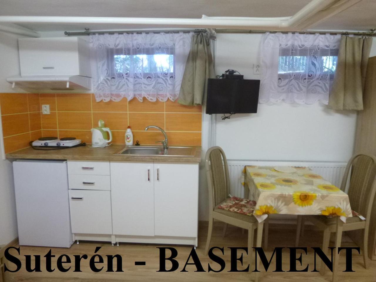 Apartmanovy Dom Grand Štúrovo Exteriör bild